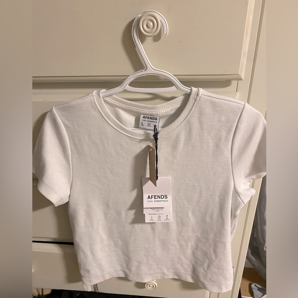 Size large essential white ribbed tee